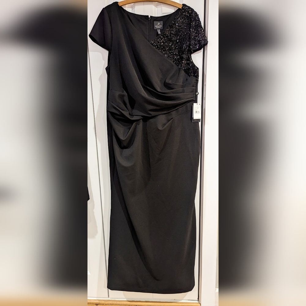 Adrianna Papell NWT 22W long Black Formal Gown